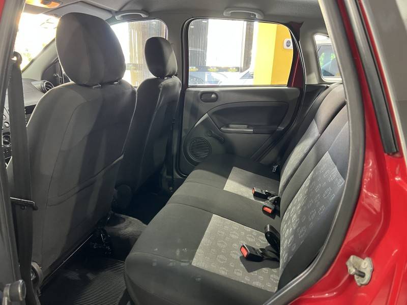 FORD - FIESTA - 2013/2013 - Vermelha - R$ 30.900,00