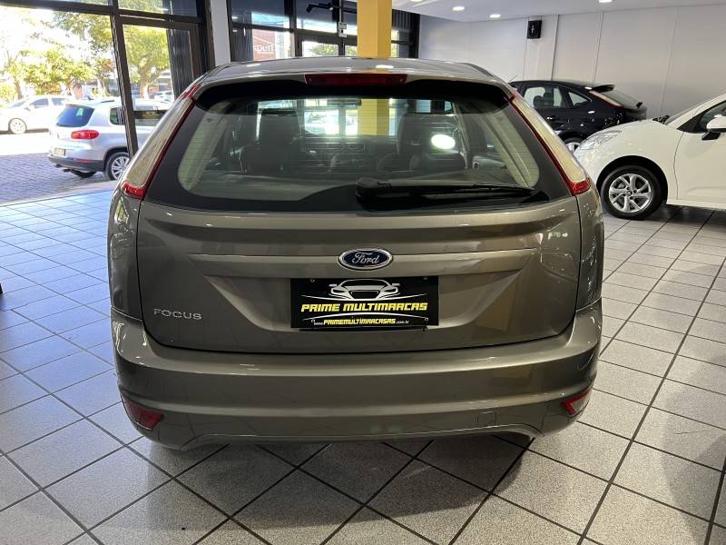 FORD - FOCUS - 2011/2011 - Prata - R$ 39.900,00