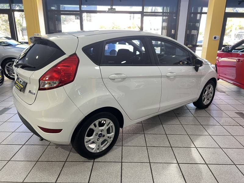 FORD - FIESTA - 2014/2014 - Branca - R$ 41.900,00