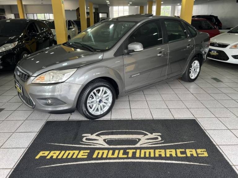 FORD - FOCUS - 2010/2010 - Cinza - R$ 38.900,00