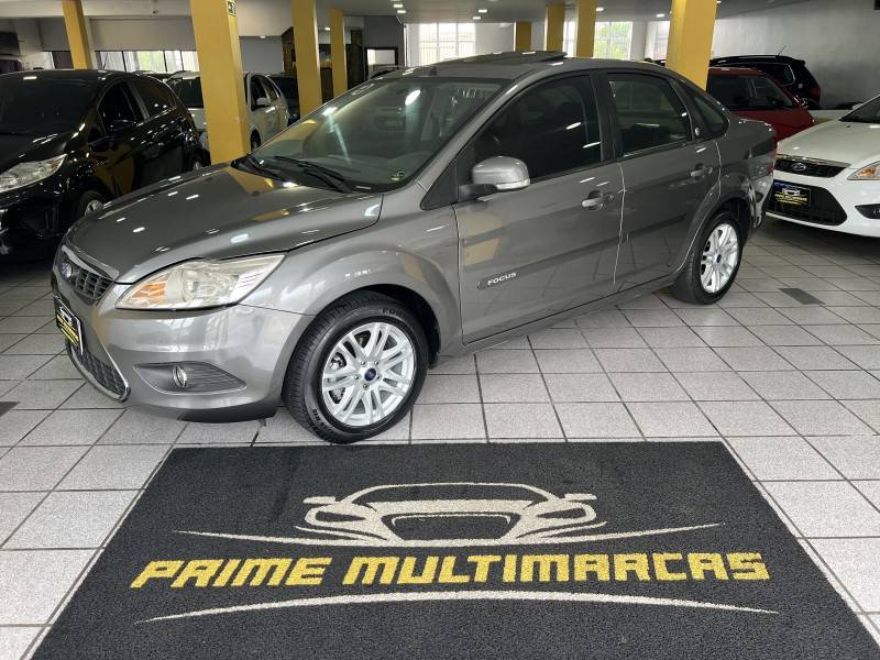FORD - FOCUS - 2010/2010 - Cinza - R$ 38.900,00