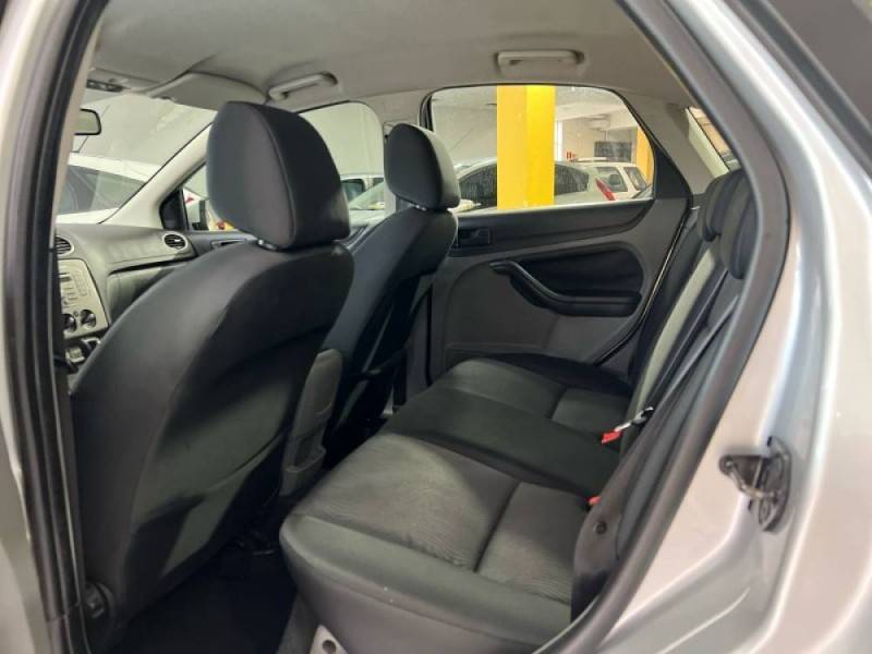 FORD - FOCUS - 2013/2013 - Prata - R$ 43.900,00