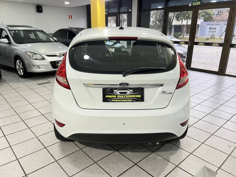 FORD - FIESTA - 2013/2013 - Branca - R$ 41.900,00
