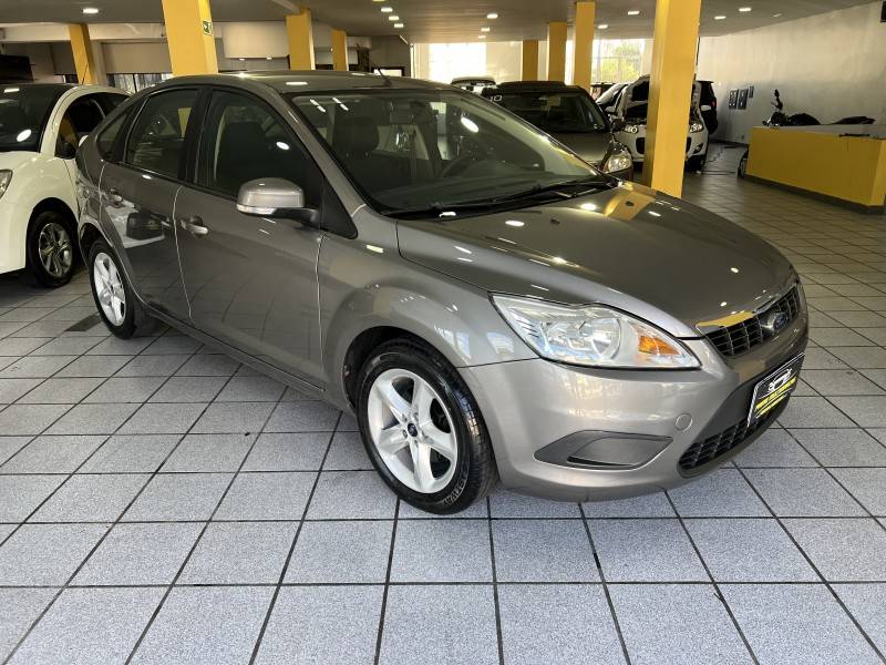 FORD - FOCUS - 2011/2011 - Prata - R$ 39.900,00