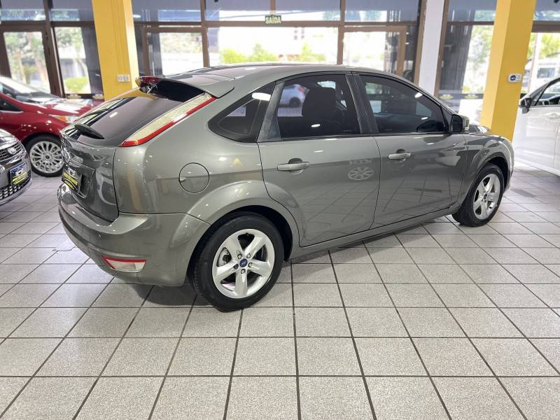 FORD - FOCUS - 2012/2012 - Cinza - R$ 42.900,00