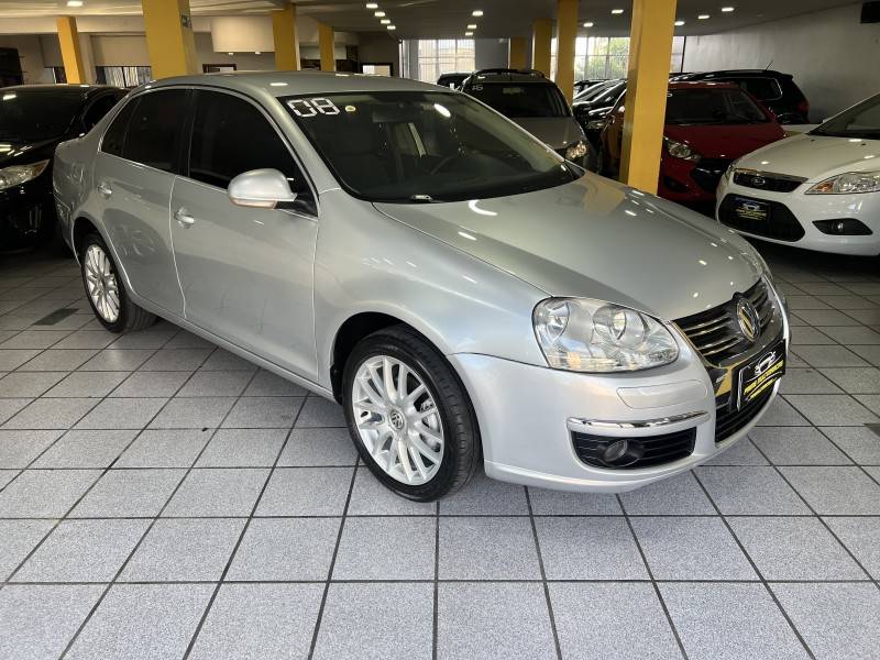 VOLKSWAGEN - JETTA - 2007/2008 - Prata - R$ 37.900,00