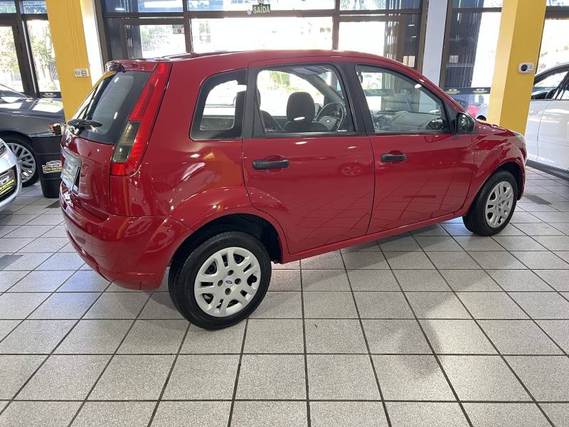 FORD - FIESTA - 2013/2013 - Vermelha - R$ 30.900,00