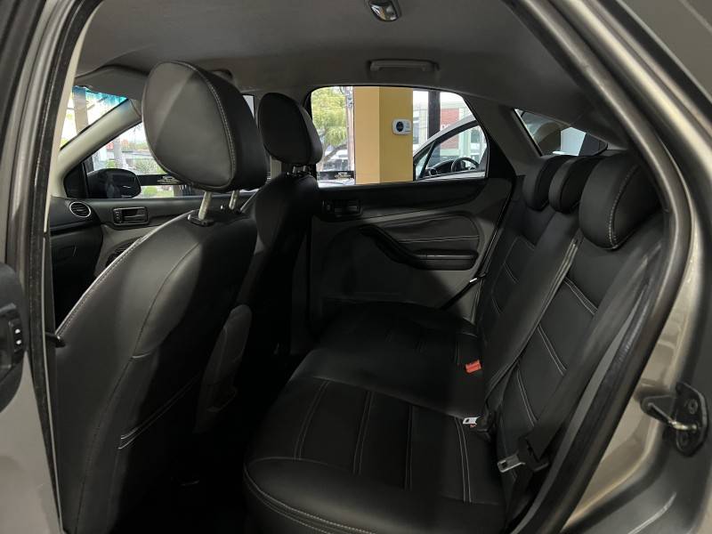 FORD - FOCUS - 2012/2012 - Cinza - R$ 42.900,00