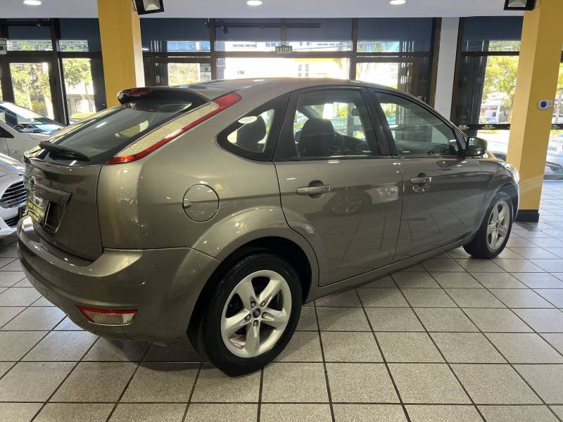 FORD - FOCUS - 2011/2011 - Prata - R$ 39.900,00