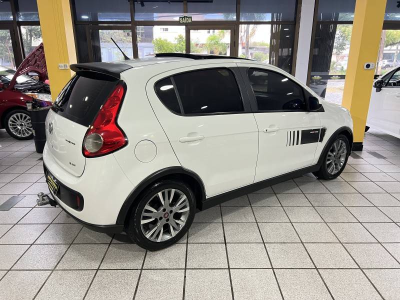 FIAT - PALIO - 2013/2014 - Branca - R$ 44.900,00