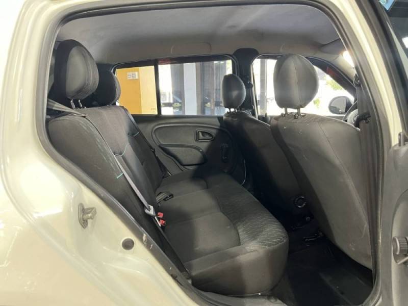 RENAULT - CLIO - 2015/2016 - Branca - R$ 31.900,00