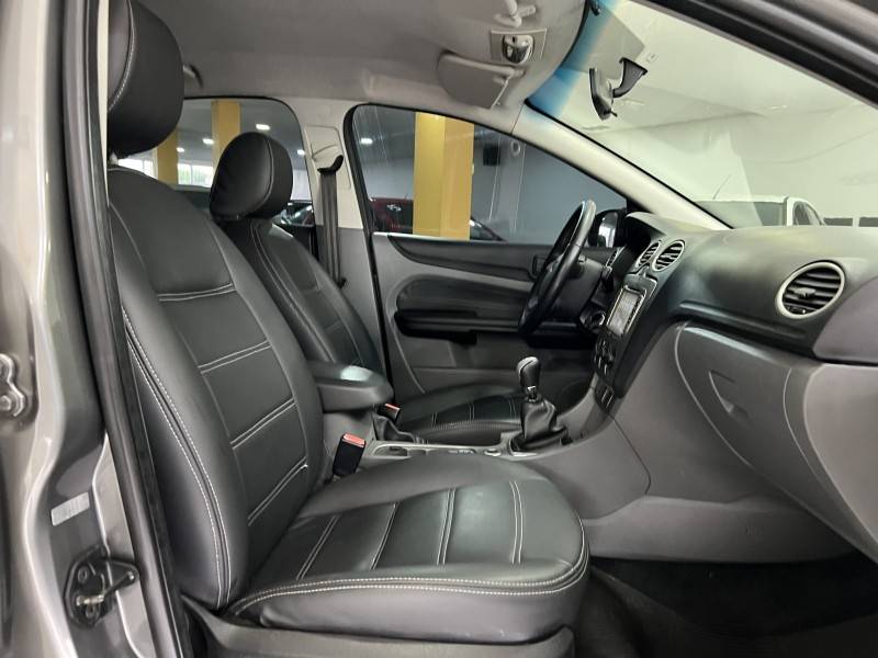 FORD - FOCUS - 2012/2012 - Cinza - R$ 42.900,00