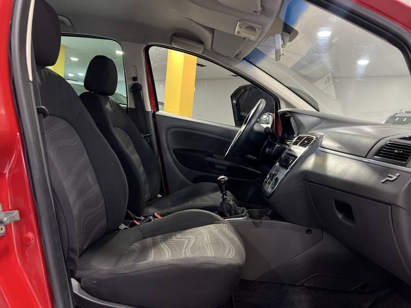 FIAT - PUNTO - 2010/2010 - Vermelha - R$ 30.900,00