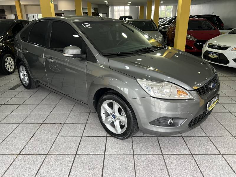 FORD - FOCUS - 2012/2012 - Cinza - R$ 42.900,00