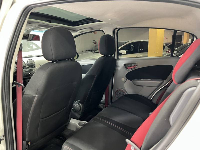 FIAT - PALIO - 2013/2014 - Branca - R$ 44.900,00