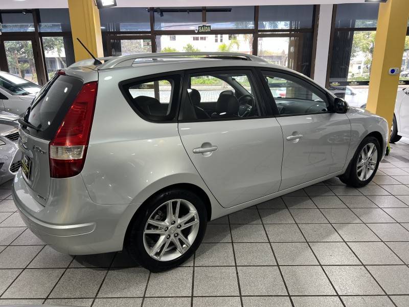 HYUNDAI - I30 CW - 2011/2011 - Prata - R$ 47.900,00