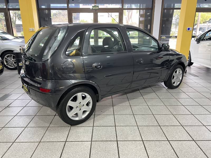 CHEVROLET - CORSA - 2008/2008 - Cinza - R$ 27.900,00