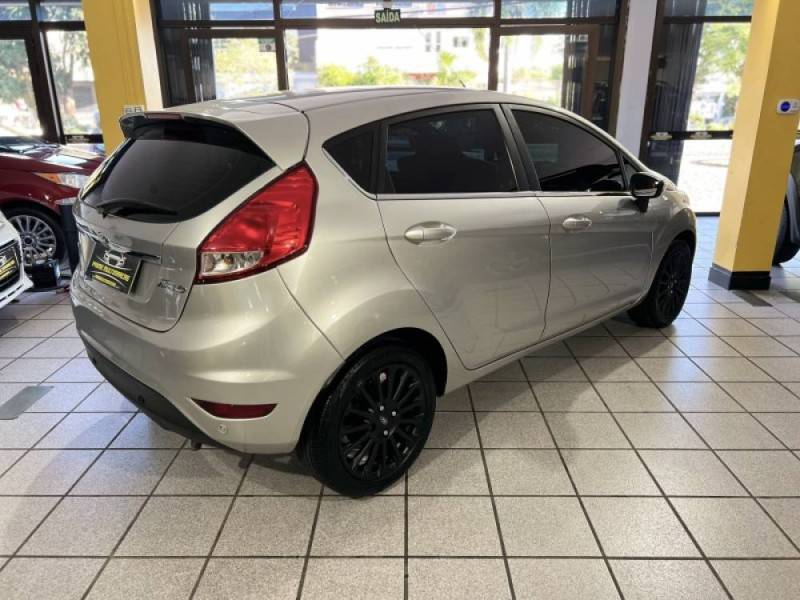FORD - FIESTA - 2014/2015 - Prata - R$ 49.900,00