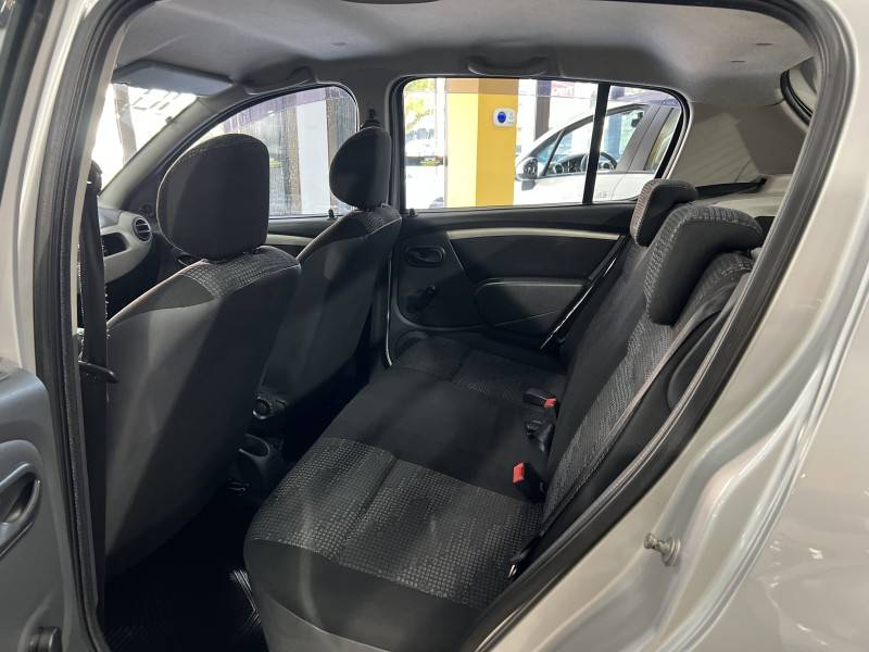 RENAULT - SANDERO - 2010/2010 - Prata - R$ 24.900,00