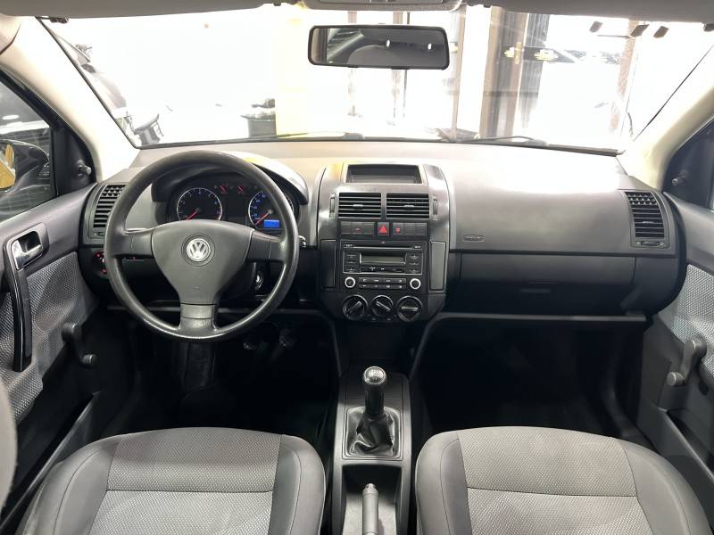 VOLKSWAGEN - POLO - 2010/2010 - Preta - R$ 33.900,00