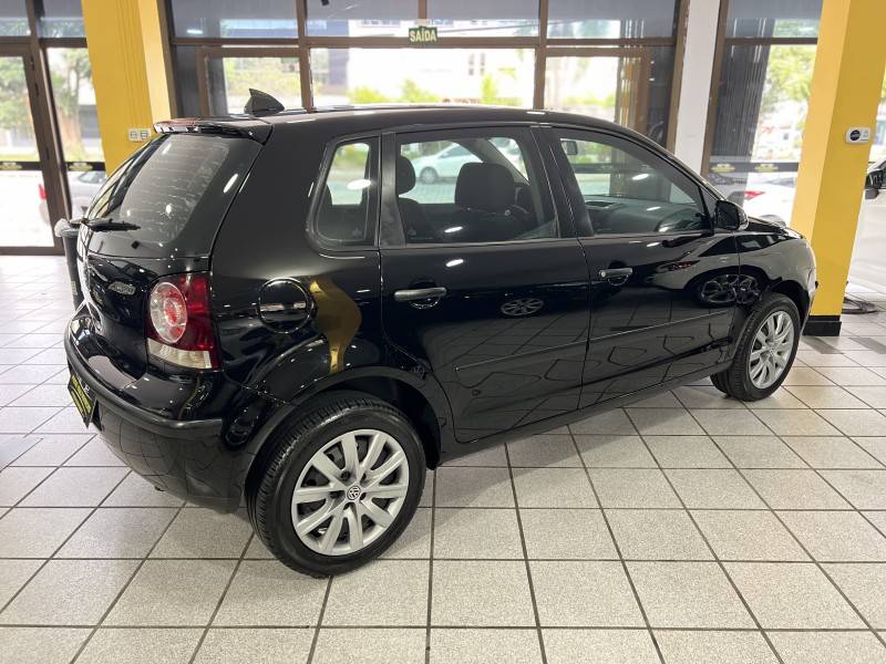 VOLKSWAGEN - POLO - 2010/2010 - Preta - R$ 33.900,00
