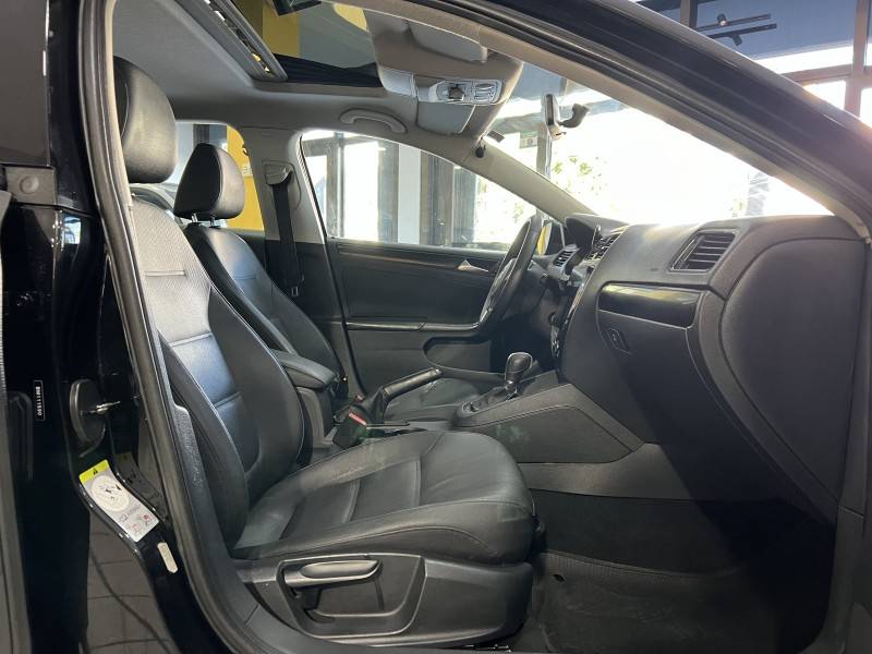VOLKSWAGEN - JETTA - 2011/2011 - Preta - R$ 53.900,00