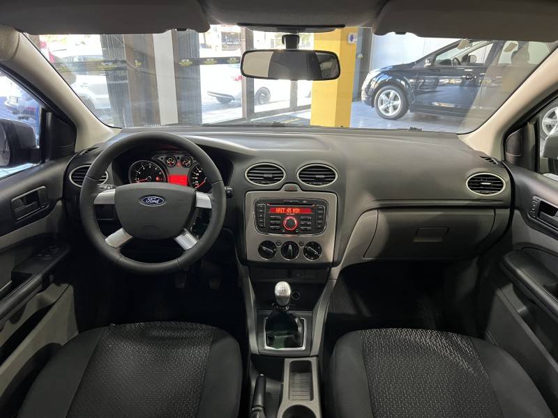 FORD - FOCUS - 2011/2011 - Prata - R$ 39.900,00