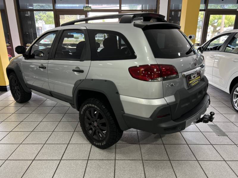 FIAT - PALIO - 2014/2015 - Prata - R$ 46.900,00