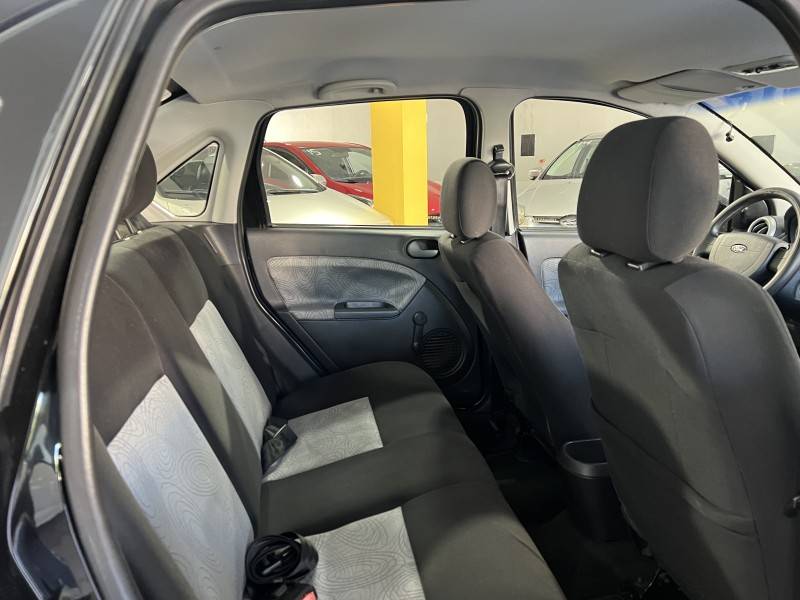 FORD - FIESTA - 2009/2009 - Preta - R$ 28.900,00