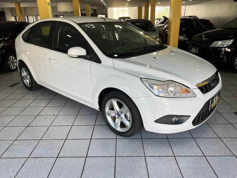 FORD - FOCUS - 2013/2013 - Branca - R$ 43.900,00