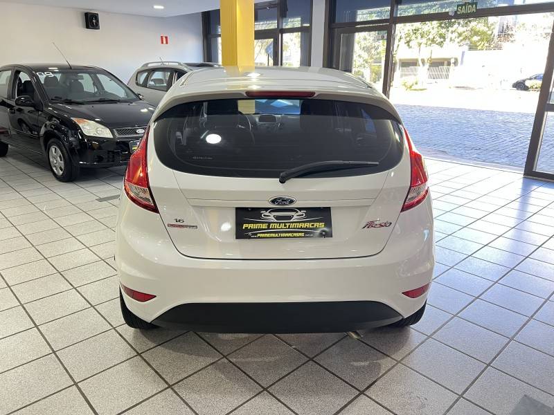 FORD - FIESTA - 2014/2014 - Branca - R$ 41.900,00