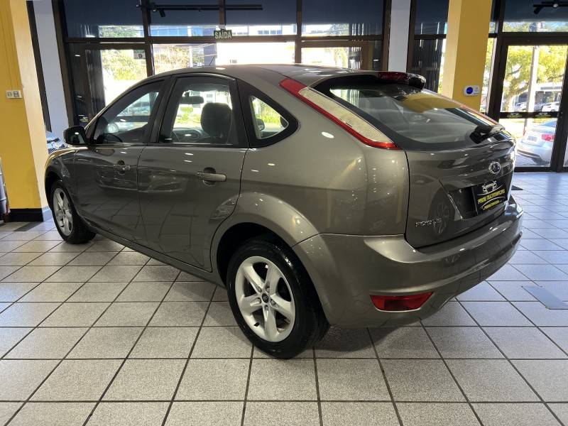 FORD - FOCUS - 2011/2011 - Prata - R$ 39.900,00
