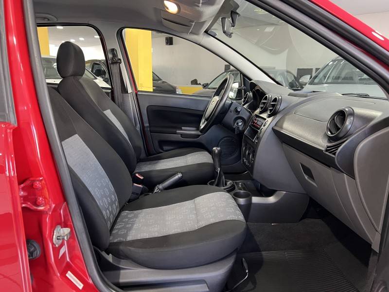 FORD - FIESTA - 2013/2013 - Vermelha - R$ 30.900,00