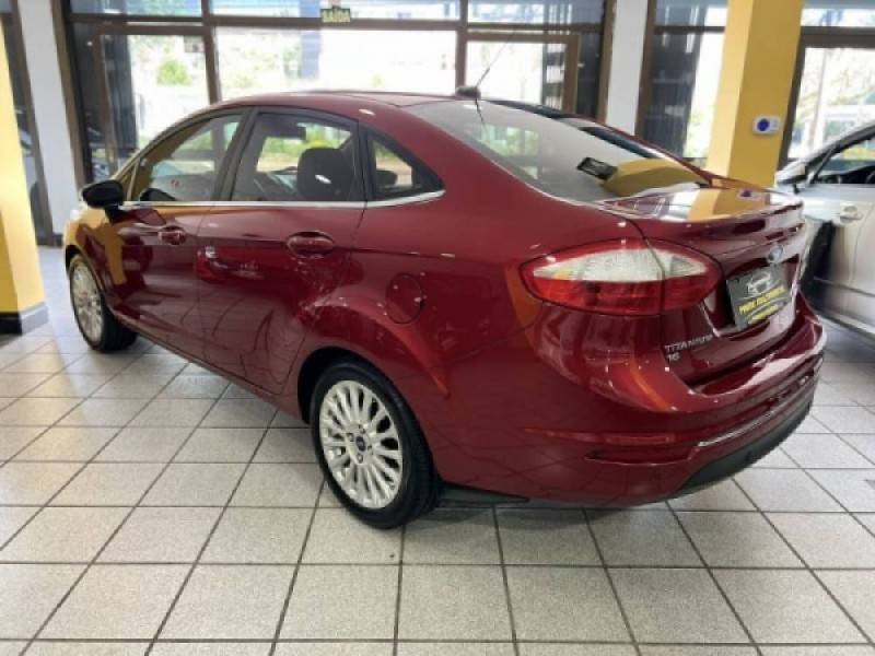FORD - FIESTA - 2015/2015 - Vermelha - R$ 47.900,00