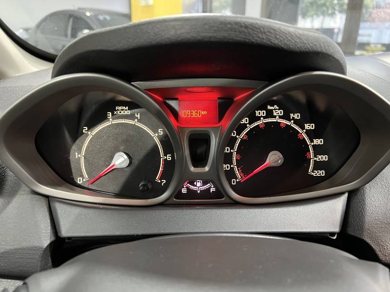 FORD - FIESTA - 2013/2013 - Branca - R$ 41.900,00