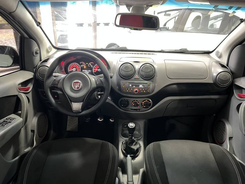 FIAT - PALIO - 2013/2014 - Branca - R$ 44.900,00