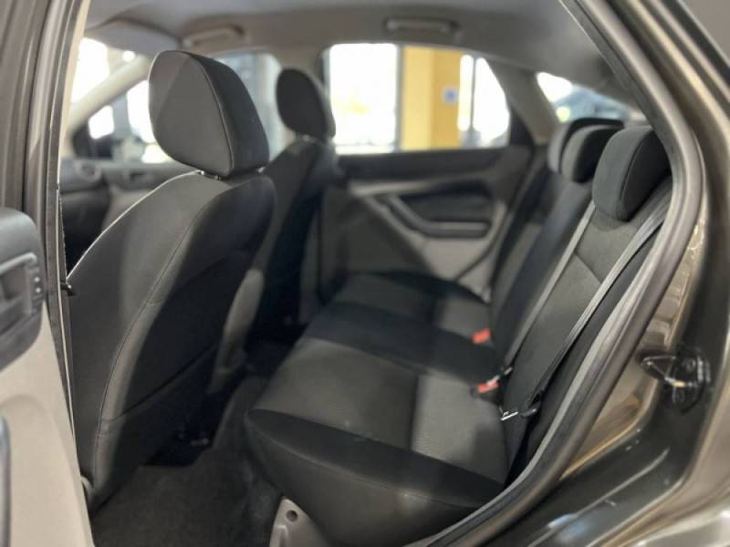 FORD - FOCUS - 2012/2012 - Cinza - R$ 42.900,00