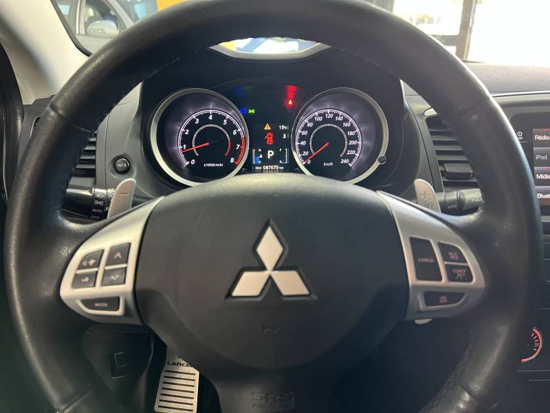 MITSUBISHI - LANCER - 2016/2017 - Cinza - R$ 74.900,00