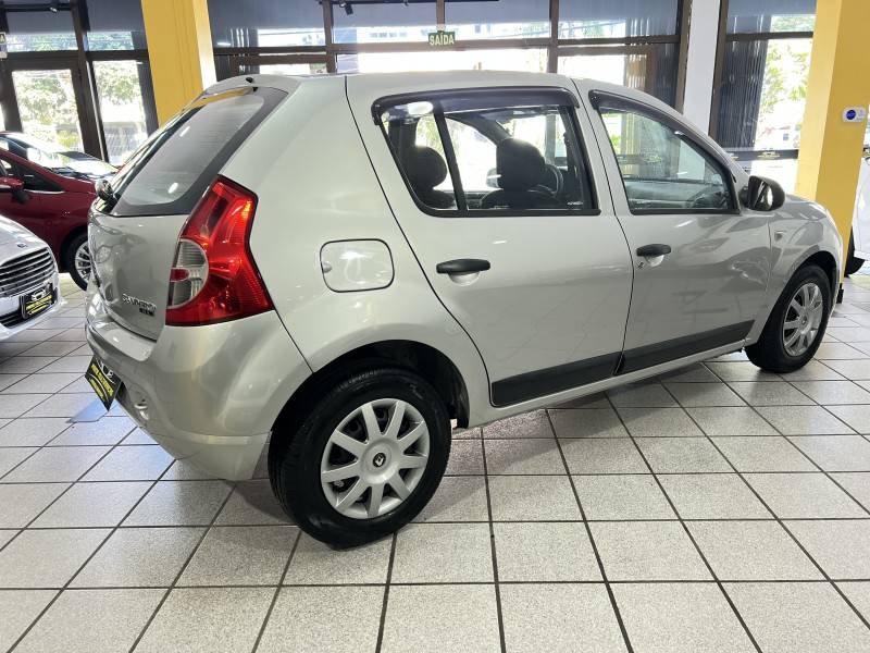 RENAULT - SANDERO - 2010/2010 - Prata - R$ 24.900,00