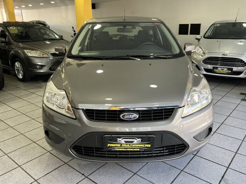 FORD - FOCUS - 2011/2011 - Prata - R$ 39.900,00