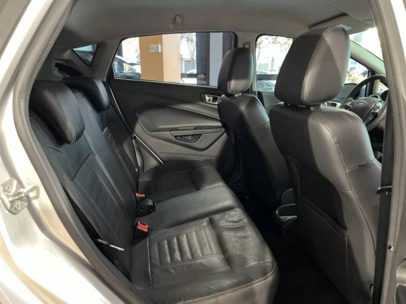 FORD - FIESTA - 2014/2015 - Prata - R$ 49.900,00