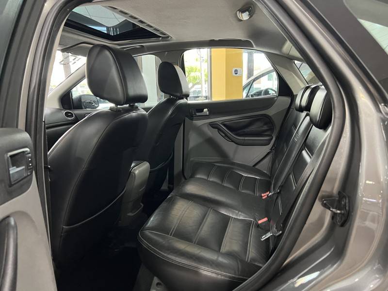 FORD - FOCUS - 2010/2010 - Cinza - R$ 38.900,00