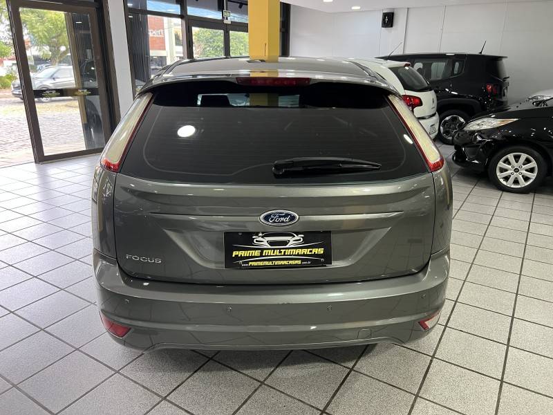FORD - FOCUS - 2012/2012 - Cinza - R$ 42.900,00
