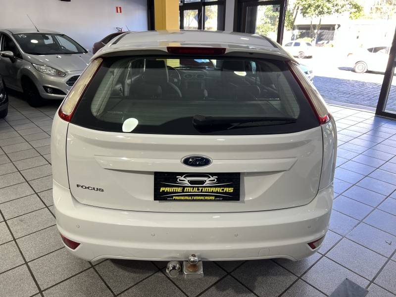 FORD - FOCUS - 2013/2013 - Branca - R$ 43.900,00