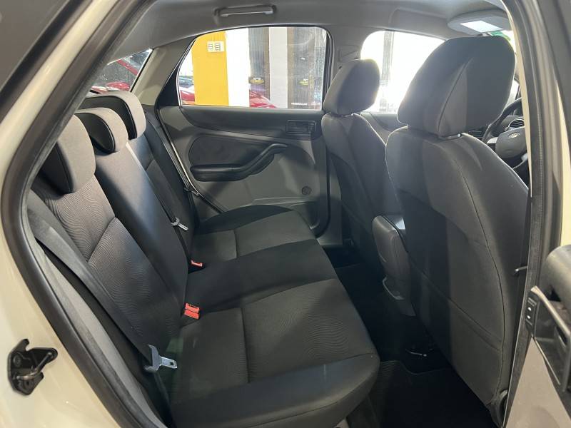 FORD - FOCUS - 2013/2013 - Branca - R$ 43.900,00
