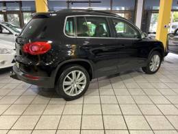 VOLKSWAGEN - TIGUAN - 2011/2011 - Preta - R$ 57.900,00