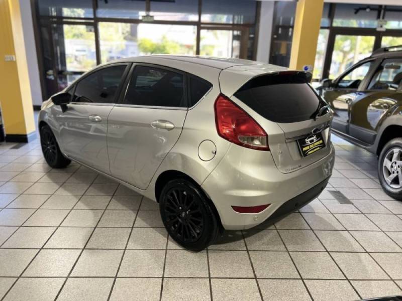 FORD - FIESTA - 2014/2015 - Prata - R$ 49.900,00