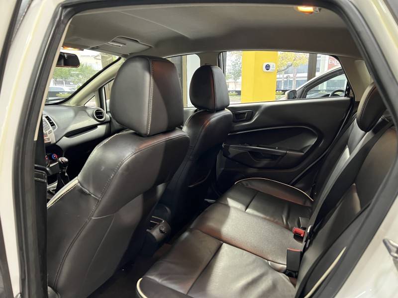 FORD - FIESTA - 2013/2013 - Branca - R$ 41.900,00