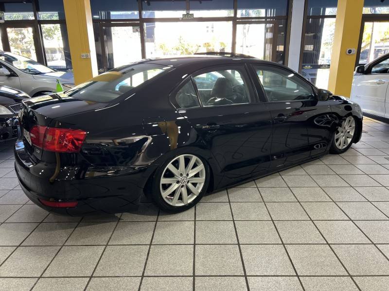 VOLKSWAGEN - JETTA - 2011/2011 - Preta - R$ 53.900,00