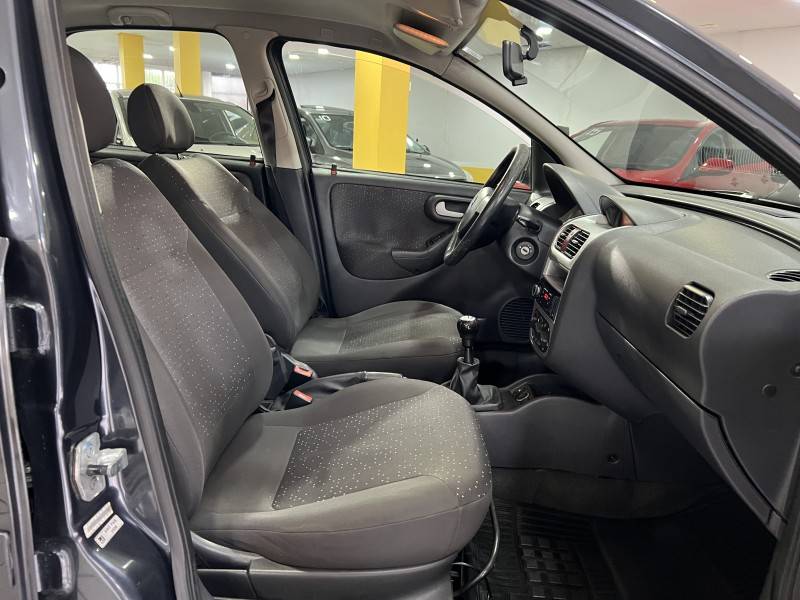 CHEVROLET - CORSA - 2008/2008 - Cinza - R$ 27.900,00